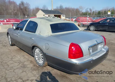 2004 Lincoln Town Car Ultimate from USA, damaged, VIN 1LNHM83W44Y654363